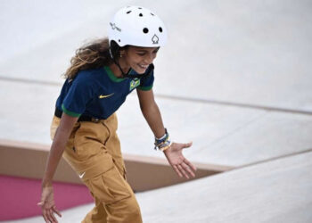 Rayssa Leal supera campeã olímpica na última manobra e fatura etapa do Mundial de Skate Street