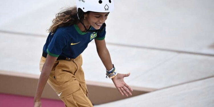 Rayssa Leal supera campeã olímpica na última manobra e fatura etapa do Mundial de Skate Street