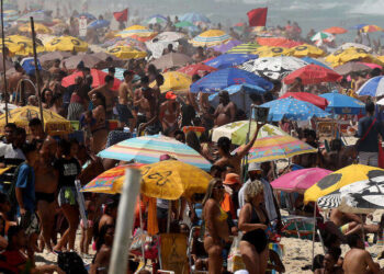 Máscara contra covid-19 deixará de ser obrigatória no Rio