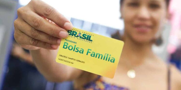 Bolsa Família faz hoje o último pagamento antes do Auxílio Brasil