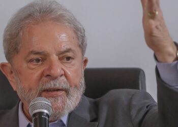 PGR recorre de decisão de Lewandowski que suspendeu duas ações penais contra Lula
