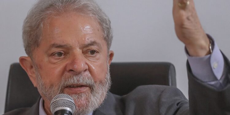 PGR recorre de decisão de Lewandowski que suspendeu duas ações penais contra Lula