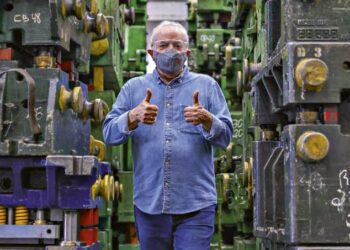 Com poucos acenos ao centro, Lula promete recuos preocupantes na economia