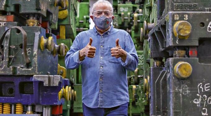 Com poucos acenos ao centro, Lula promete recuos preocupantes na economia