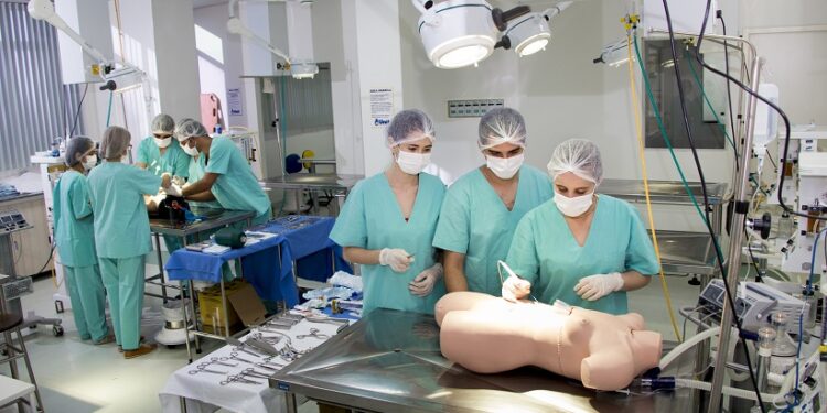 MEC autoriza programas de residência médica da Unit e da Fits