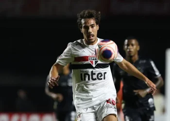 Titular absoluto, Igor Gomes acumula bons números desde a chegada de Ceni