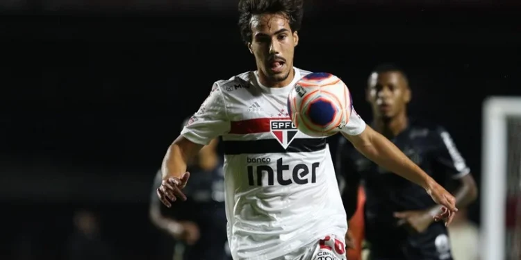Titular absoluto, Igor Gomes acumula bons números desde a chegada de Ceni