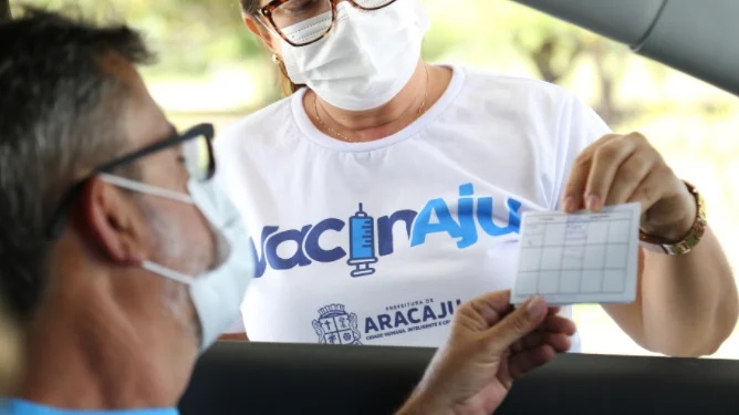 Vacinação contra Covid-19 volta a ser aplicada nesta segunda-feira em Aracaju; confira programação