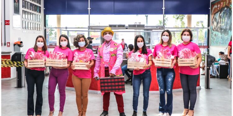 Abertura da programação oficial do Outubro Rosa na SES traz arte e conscientização