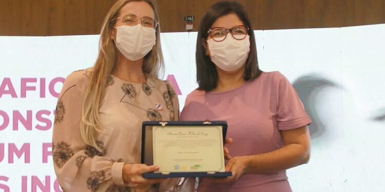 Reconhecida pelo trabalho, Mércia Feitosa é homenageada pela Federação dos Municípios do Estado de Sergipe