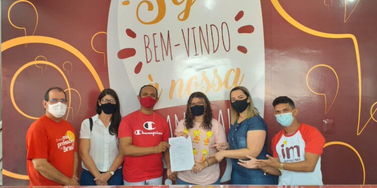 Secretários entregam prêmios sorteados no Vem Vacina, Vem em Socorro