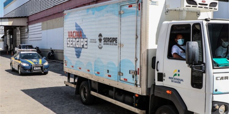 Saúde distribui para os municípios mais de 127 mil vacinas contra a Covid-19, nesta quinta-feira