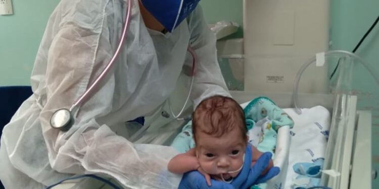 Recém-nascidos são atendidos com fisioterapia na Maternidade Nossa Senhora de Lourdes