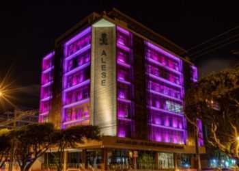 Prédio da Alese recebe iluminação em homenagem ao Outubro Rosa