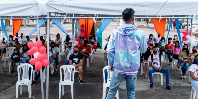 Em turnê pelo estado, projeto “O Enem, o Sonho e Você” leva a irreverência das paródias na preparação dos alunos