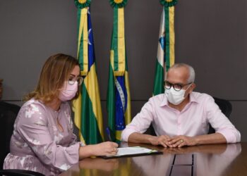 Edvaldo viaja para evento em Dubai e Katarina Feitoza assume interinamente gestão de Aracaju