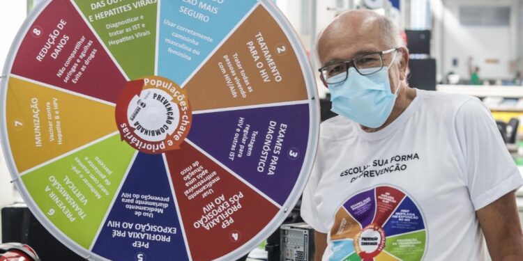 Aids na terceira idade: uma discussão necessária, diz Dr. Almir Santana