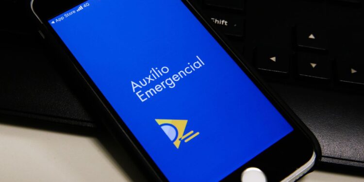 Governo notifica 627 mil pessoas a devolver auxílio emergencial