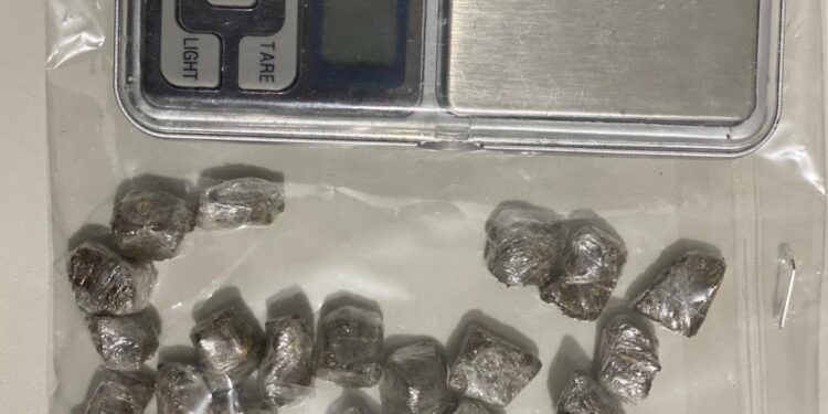 Polícia Civil de Propriá prende suspeito de tráfico de drogas e apreende motocicleta adulterada