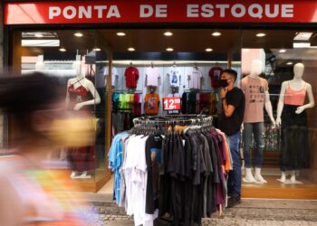 Confiança empresarial cai 2,5 pontos em setembro, diz FGV