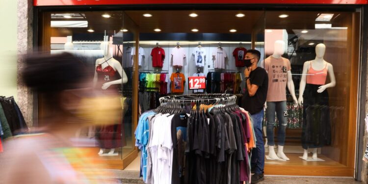 Confiança empresarial cai 2,5 pontos em setembro, diz FGV