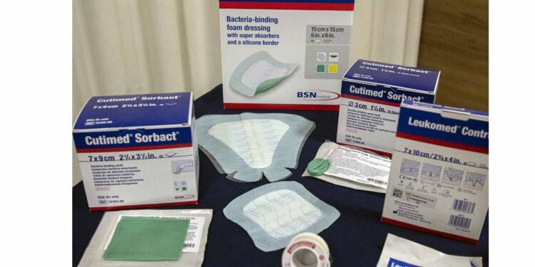 Saúde investe em novas tecnologias de curativos melhorando assistência ao paciente crônico do Huse