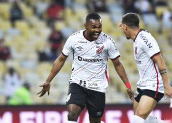 Copa do Brasil: Athletico-PR bate Flamengo no Maracanã e está na final