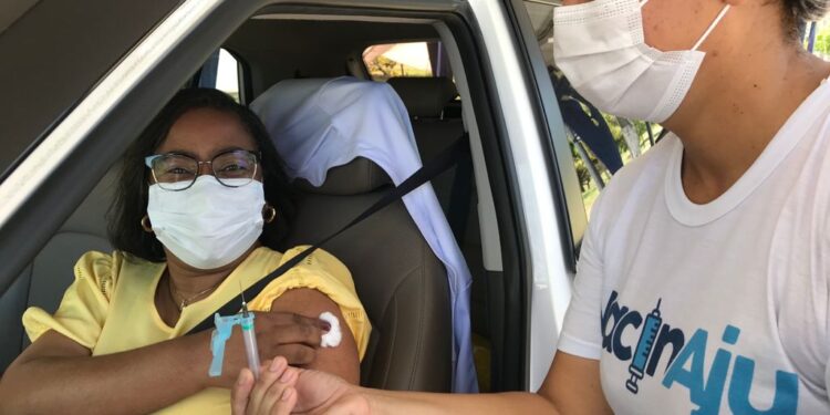 Prefeitura já vacinou com ao menos uma dose 90% da população adulta de Aracaju