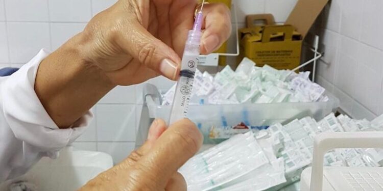 Prefeitura oferta vacina contra a febre amarela em oito UBSs da capital