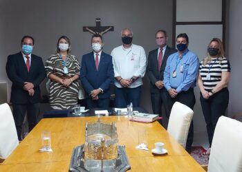 Energisa Sergipe entrega projeto de placas solares ao TJSE