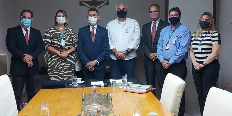 Energisa Sergipe entrega projeto de placas solares ao TJSE