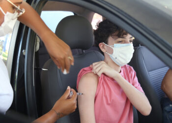 Aracaju chega à marca de 500 mil pessoas vacinadas contra covid-19