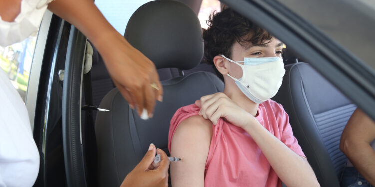 Aracaju chega à marca de 500 mil pessoas vacinadas contra covid-19