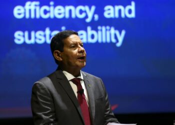 Brasil precisa preservar ao menos 80% da Amazônia, diz vice-presidente