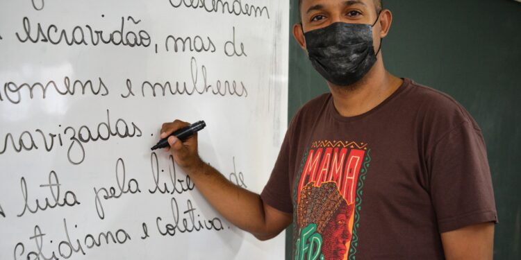 Seduc lança edital para processo de remoção de professores
