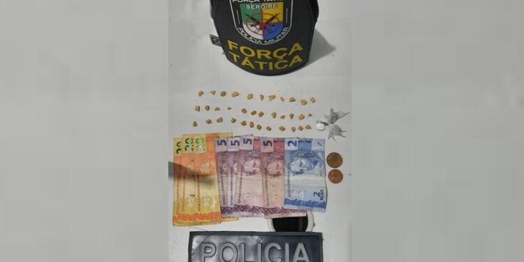 PM prende duas pessoas por suspeita de tráfico de drogas na Zona Norte de Aracaju