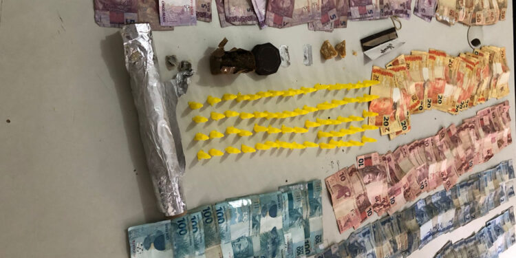 Polícia Civil desarticula ponto de tráfico de drogas em Carira