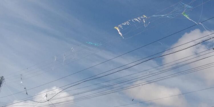 Energisa alerta sobre os riscos de pipas e outros objetos na rede elétrica