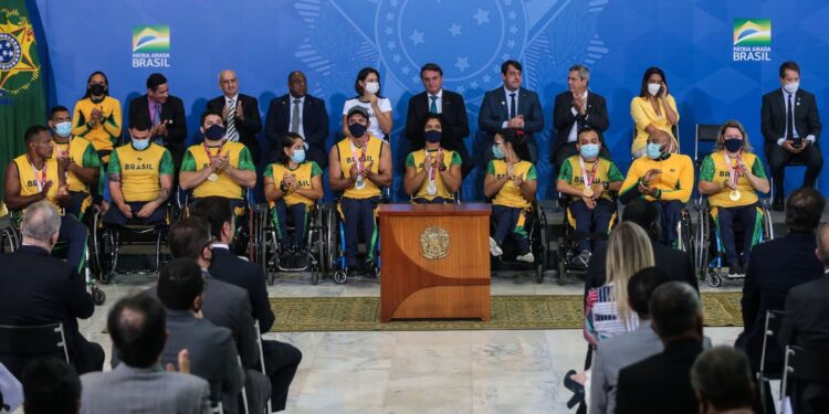 Presidente recebe atletas olímpicos e paralímpicos no Palácio