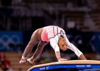 Mundial de Ginástica: Rebeca Andrade avança a 3 finais de aparelhos