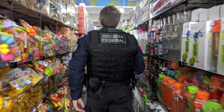 Operação da Receita Federal apreende brinquedos com indícios de pirataria em estabelecimentos comerciais de Aracaju
