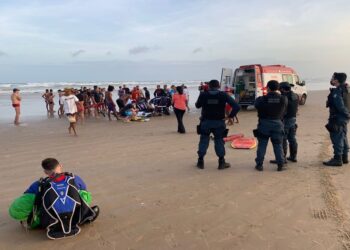 Paraquedista morre após cair no mar em Aracaju