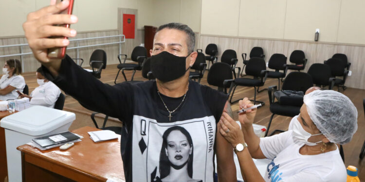 Mais de 2.500 aracajuanos foram vacinados nesta quinta-feira, 14