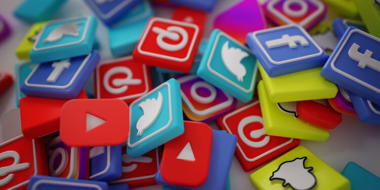 Uso excessivo de redes sociais pode causar dependência