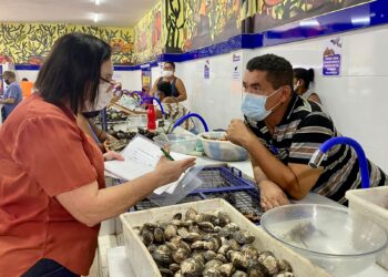 Permissionários do Ponto do Caranguejo participam de capacitação sobre segurança alimentar