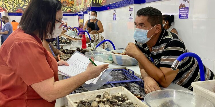 Permissionários do Ponto do Caranguejo participam de capacitação sobre segurança alimentar