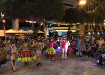 Noite em homenagem às quadrilhas juninas preenche centro de Aracaju de arte e emoção