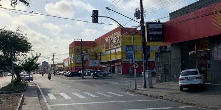 Furtos de cabos e oscilações de energia afetam o funcionamento dos semáforos de Aracaju