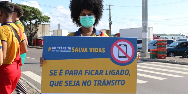 SMTT realiza ação educativa na região dos Mercados Centrais