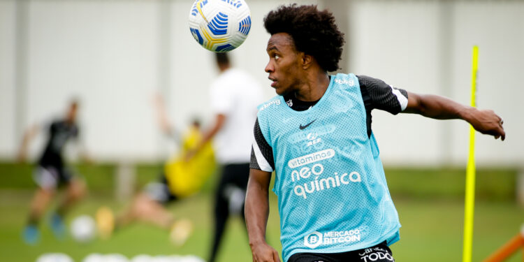 Willian fala sobre lesão na coxa e projeta duelo contra o Fluminense: “Importante”